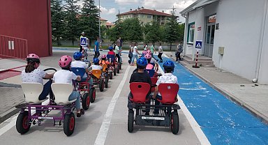 Çocuklara akülü ve aküsüz araçlar ile trafik eğitimi