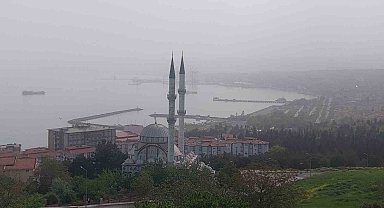 Çöl tozu ülkeyi esir aldı: Şehir gözden kayboldu