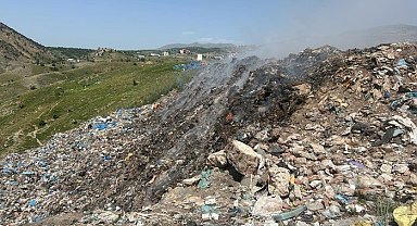Çöp alanındaki dumanlar ilçeyi rahatsız ediyor
