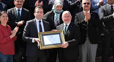 Çorum Belediye Başkan Aşgın mazbatasını aldı