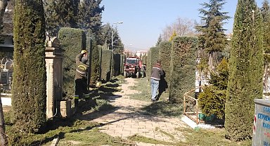 Çorum'da mezarlıklar bayrama hazırlanıyor