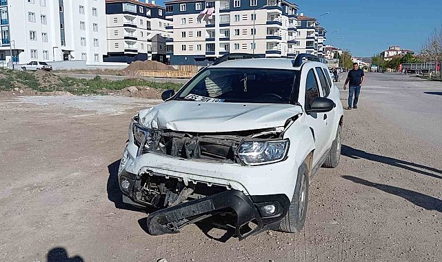 Çorum'da otomobil ile cip çarpıştı: 6 yaralı