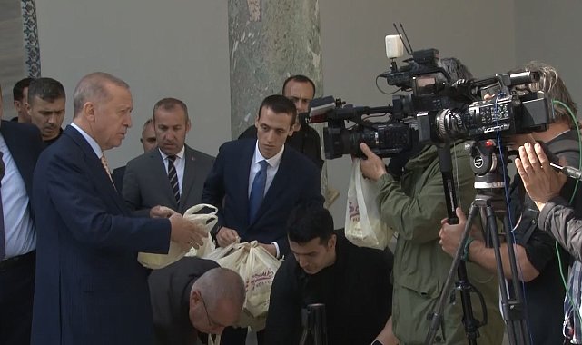 Cumhurbaşkanı Erdoğan Topkapı Sarayı'nda Hırka-i Saadet Dairesi'ni ziyaret etti