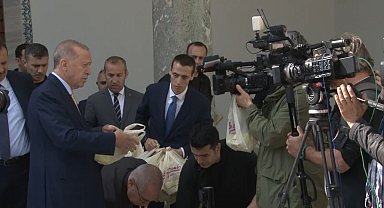 Cumhurbaşkanı Erdoğan Topkapı Sarayı'nda Hırka-i Saadet Dairesi'ni ziyaret etti