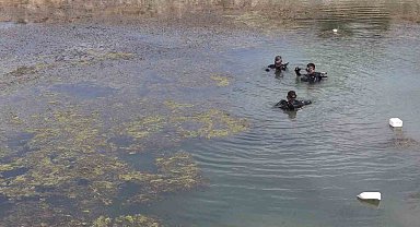 Dalgıçlar Eğirdir Gölü'nde temizlik çalışması yaptı
