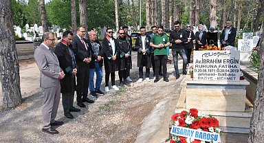 Davalısı tarafından öldürülen avukat mezarı başında anıldı