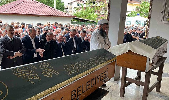 Define ararken mağarada ölen baba ile oğlu toprağa verildi