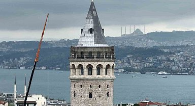Demir parmaklıklardan kurtulan Galata Kulesi'nin alemine paratoner takıldı