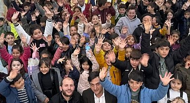 Demirözülü çocuklara Hacivat ve Karagöz sürprizi