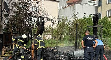 Depo olarak kullanılan alan küle döndü