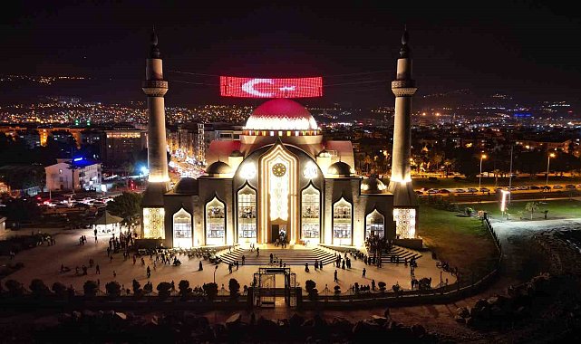 Deprem bölgesinde Kadir Gecesi idrak edildi