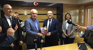 Derince Belediyesinde devir teslim töreni