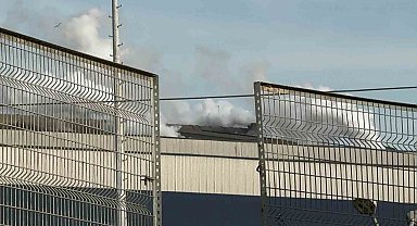 Dev firmaların biri turuncu duman saldı, diğeri ise simsiyah