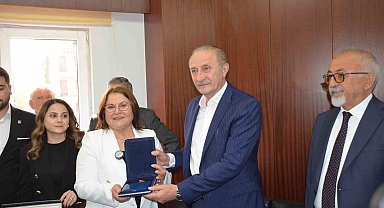 Didim Belediyesi'nde devir teslim yapıldı