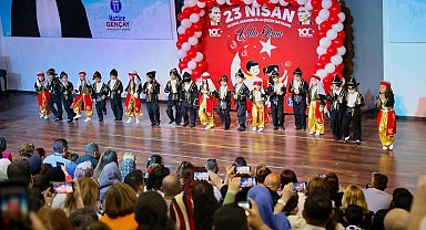 Didim'de kreş öğrencileri 23 Nisan'ı erken kutladı