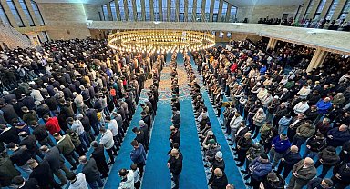 Diyanet İşleri Başkanı Erbaş: "Gözyaşına mahkum edilen her bir Müslüman, zalimlerin elinden kurtulacağı bayram sabahını bekliyor"
