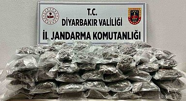 Diyarbakır'da bir araçta 71 kilo kubar esrar ele geçirildi