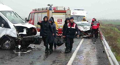 Diyarbakır'da feci kaza: 3 ölü, 2'si ağır 5 yaralı