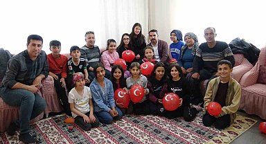 Doğuştan engelli Havva'ya arkadaşlarından sürpriz 23 Nisan kutlaması
