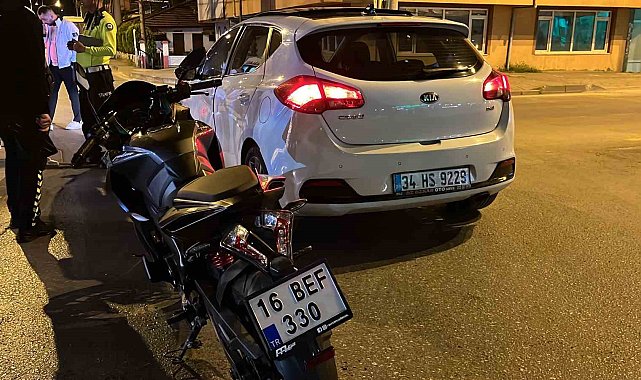 Dönel kavşakta motosiklet ile otomobil çarpıştı: 1 yaralı
