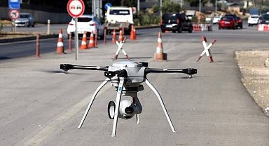 Drone tespit etti, emniyet şeritlerini kullanan sürücüye 6 bin 439 lira ceza uygulandı