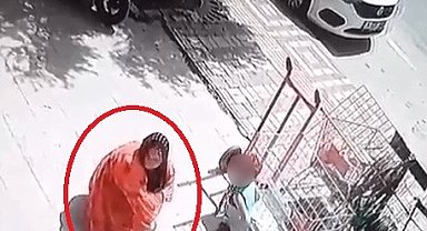 Dükkan önünde duran köpeği önce sevdi sonra çaldı, o anlar kamerada