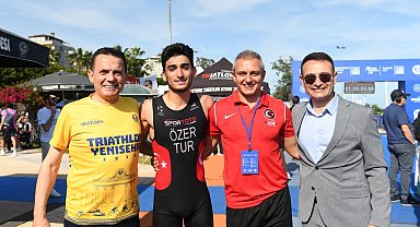 Dünya Paratriatlon Kupası'nda milli paratriatlet Uğurcan Özer birinci oldu