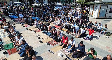 Düzce'de son cumada camiler doldu taştı