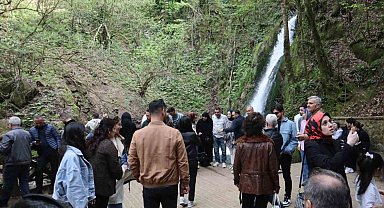 Düzce'nin gözde doğal güzelliklerinde bayram yoğunluğu