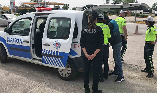 Edirne'de 'pes' dedirten olay: İçi yolcu dolu minibüsün şoförü alkollü çıktı