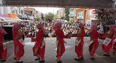 Edirne'de sahne alan öğrencilerin gösterileri ilgiyle izlendi