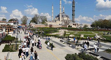 Edirne'ye turist akını: Adım atacak yer kalmadı