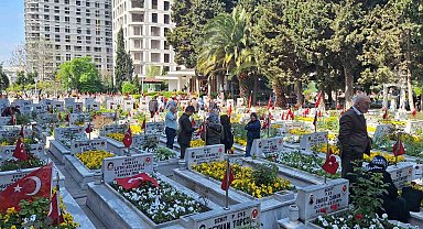 Edirnekapı Şehitliği'nde buruk bayram