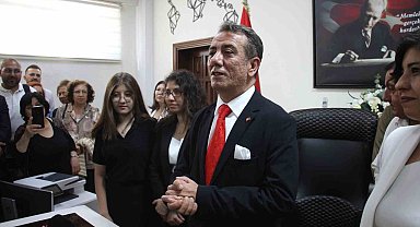 Efeler Belediye Başkanı Yetişkin mazbatasını alarak görevine başladı