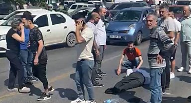 Efeler'de iki otomobil çarpıştı: 3 yaralı