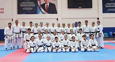 Efsane karateci Turgay Yeşilyurt, Tavşanlı'da sporculara 'Kata' semineri verdi