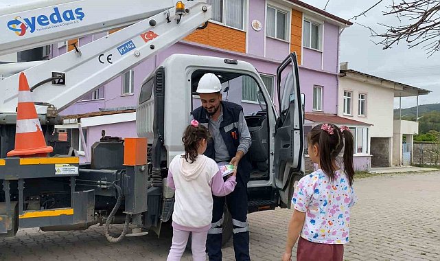 Elektrik dağıtım şirketi çocukları gülümsetti