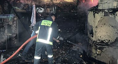 Emet'te depo ve fırın olarak kullanılan binada çıkan yangın korkuttu