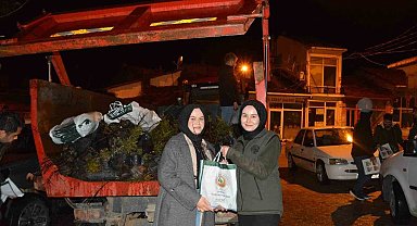 Emet'te halka fidan dağıtımı ve helva ikramı