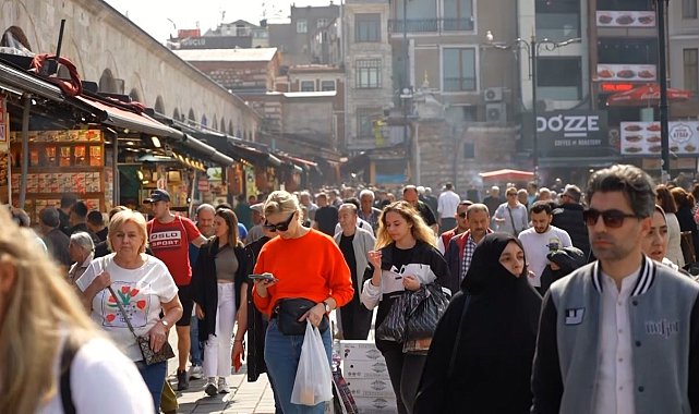Eminönü'nde bayram öncesi alışveriş yoğunluğu