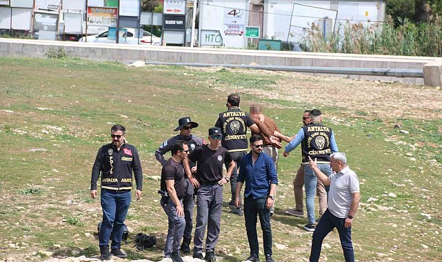 Eski eşi hakkında dedikodu yaptığını iddia ettiği akrabasını sırtından vurarak öldürdü