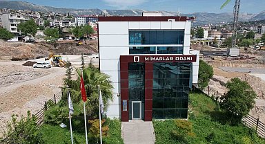 Etrafındaki bütün binalar yıkıldı, onun camı bile kırılmadı