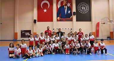 Fabrika Voleybola ilgi büyük