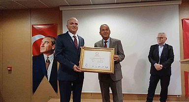 Faruk Özlü ve Meclis üyeleri mazbatalarını aldı