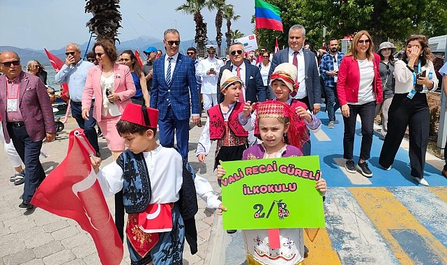 Fethiye'de 23 Nisan kortej ve şöleni büyük ilgi gördü