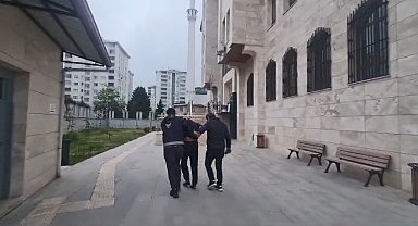 Firari yağma zanlısı çatıda yakalandı