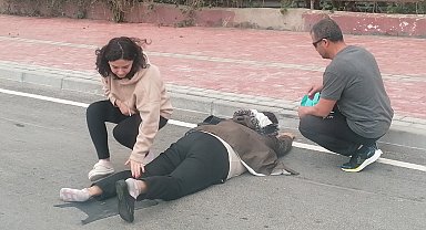 Fırtına kazaya sebep oldu, sürücüye ilk müdahaleyi kadın fizyoterapist yaptı