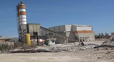 Forkliftin altında kalan işçi ağır yaralandı