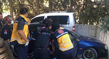 Fren yerine gaza bastı, duvara çarpınca ayağı sıkıştı
