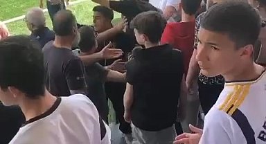 Futbol maçında tehlikeli gerginlik...Seyirciler oyunculara hakaret etti